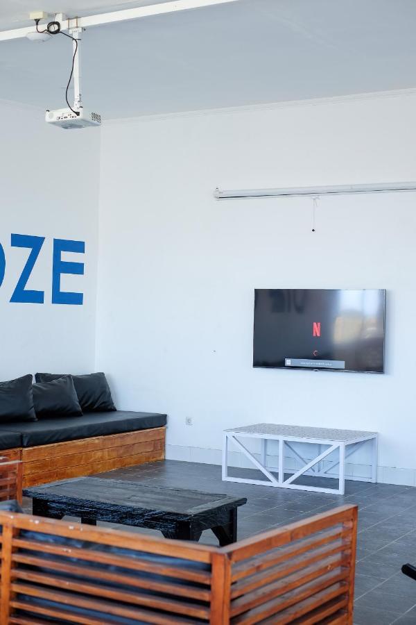 Dip & Doze Living Hostel Canggu Buitenkant foto