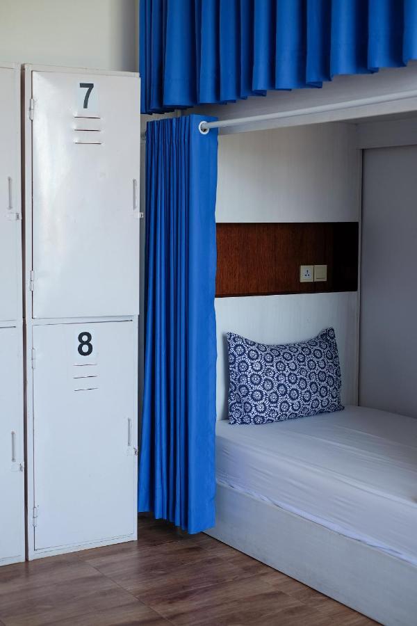 Dip & Doze Living Hostel Canggu Buitenkant foto