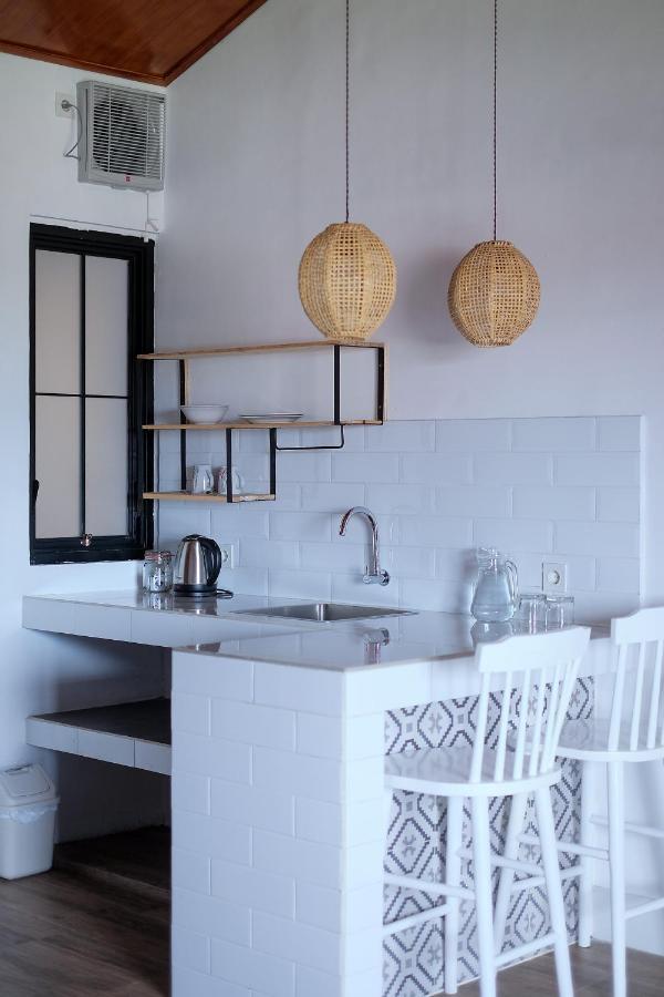 Dip & Doze Living Hostel Canggu Buitenkant foto