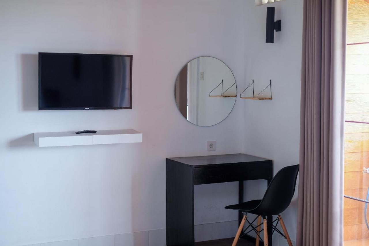Dip & Doze Living Hostel Canggu Buitenkant foto