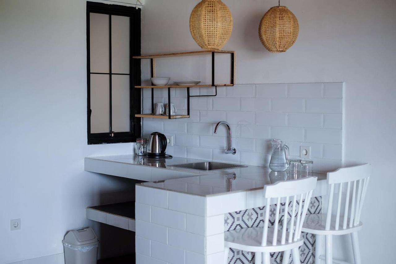Dip & Doze Living Hostel Canggu Buitenkant foto
