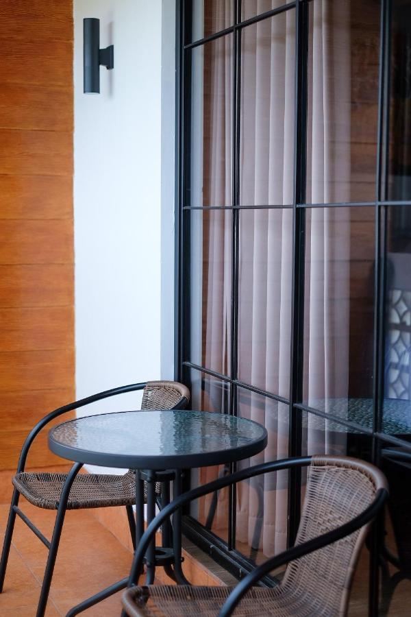 Dip & Doze Living Hostel Canggu Buitenkant foto